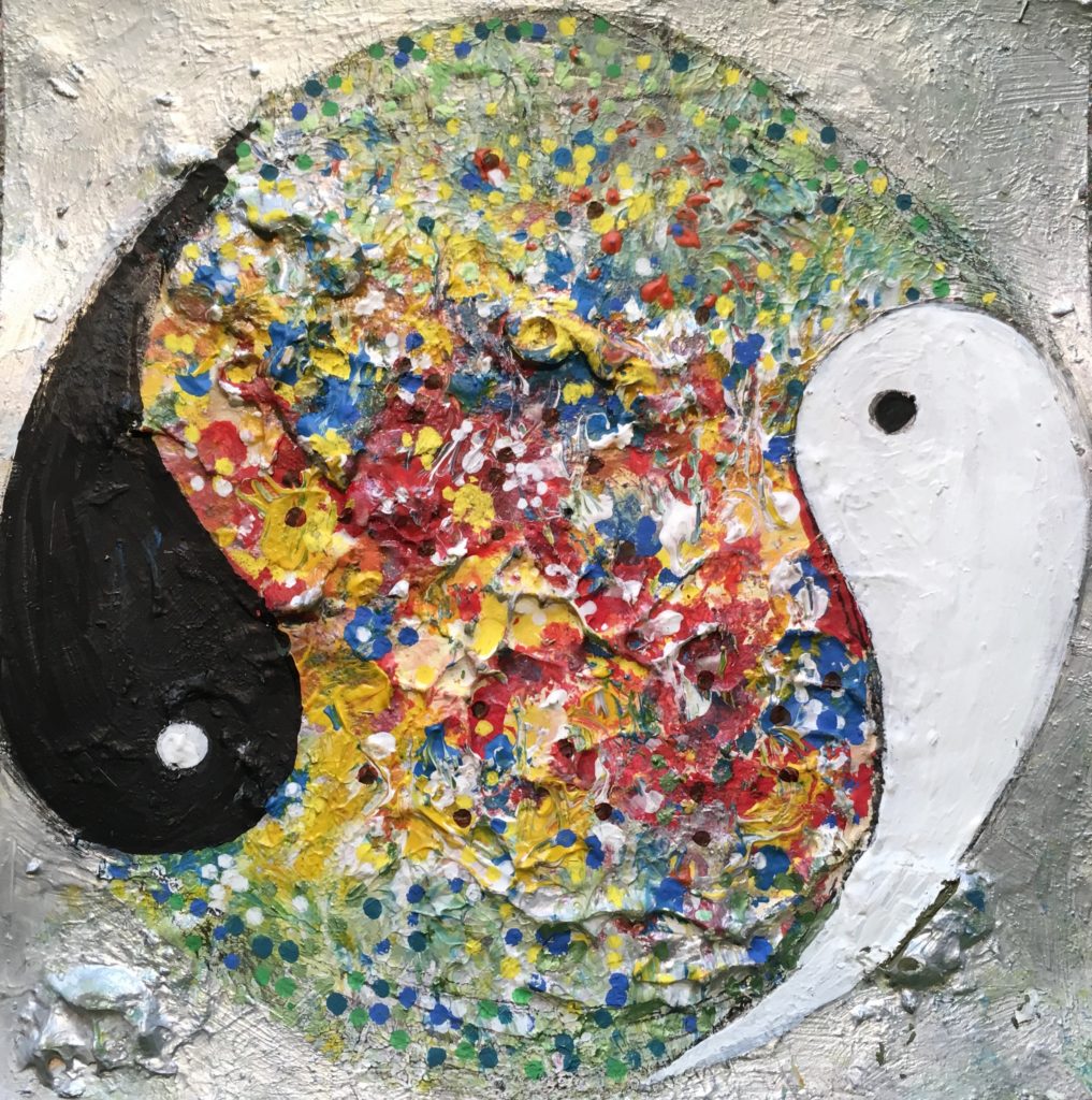 Zwischen schwarz-weiß liegt rot, blau und gelb